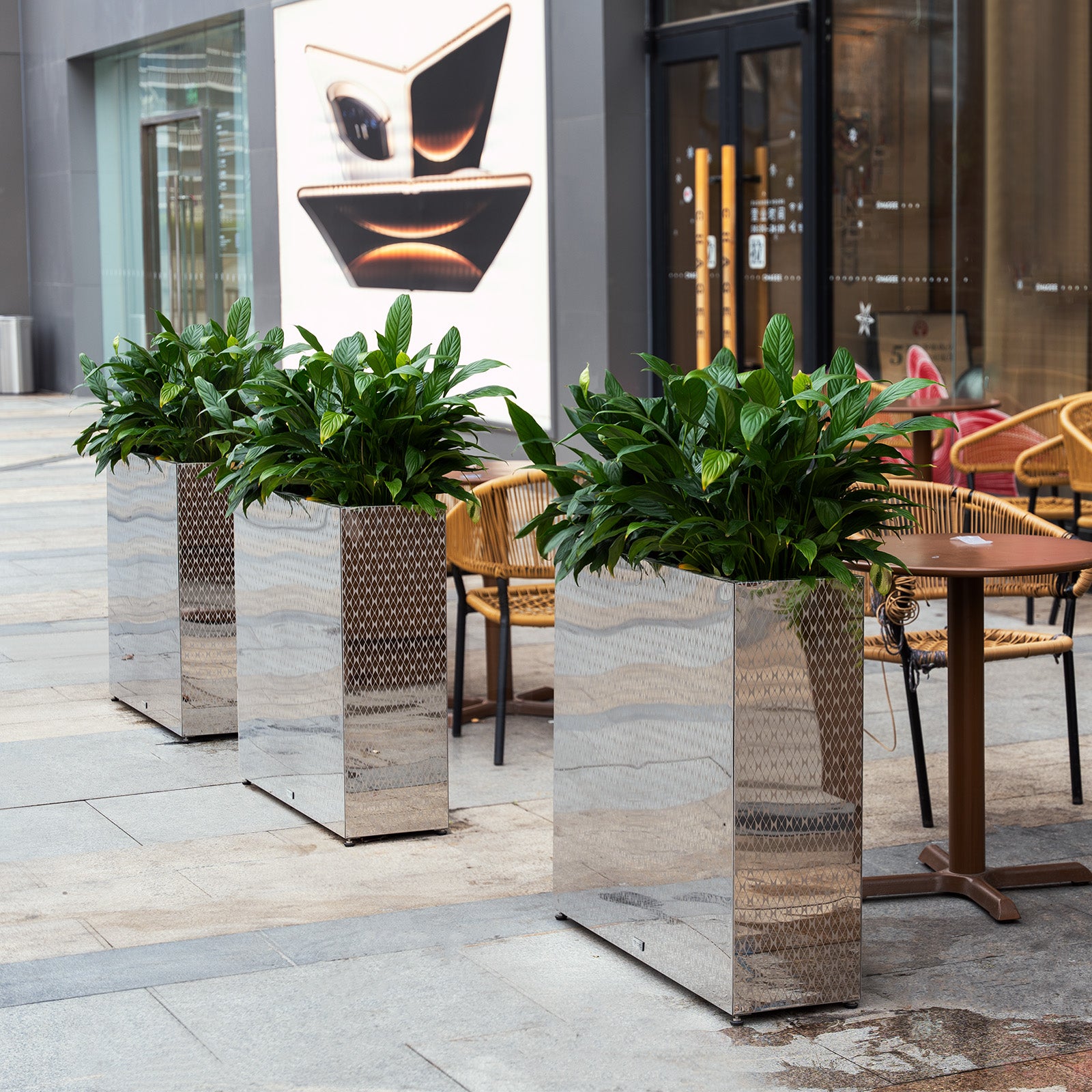 Large_rectangular_mirrored_silver_planter_box_beside_outdoor_dining_area